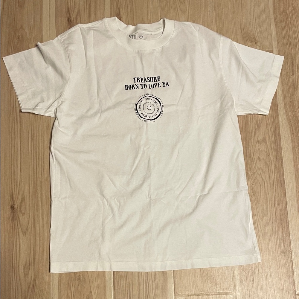 Uniqlo Cream Graphic Tee